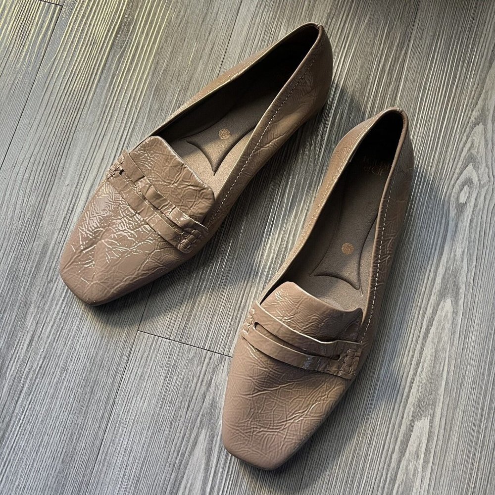 Louise et Cie Alamea tan Womens Loafers Size 9